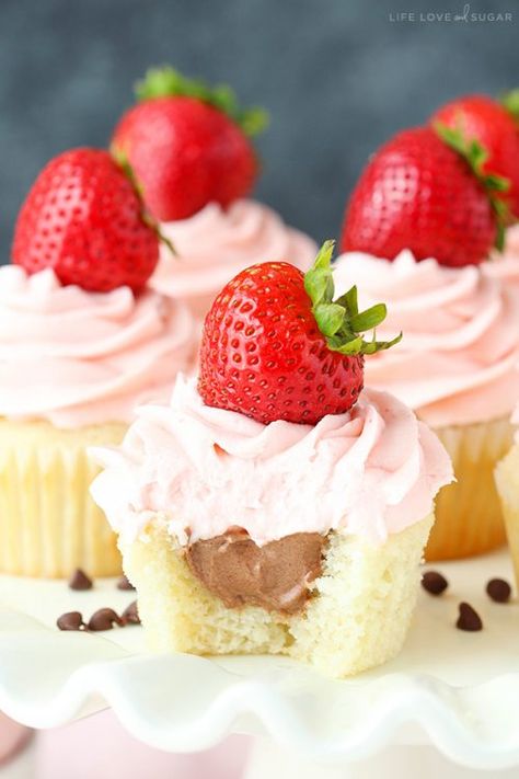 Neapolitan Cupcakes - moist vanilla cupcakes, chocolate mousse filling, strawberry frosting! SO good! Neapolitan Cupcakes, Chocolate Mousse Filling, Boston Cream Pie Cupcakes, Moist Vanilla Cupcakes, Mousse Filling, Pastry Cream Filling, Cupcake Chocolate, Moist Vanilla Cake, Strawberry Frosting