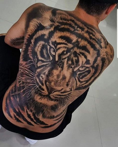 Tiger Tattoo Back, Tiger Back Tattoo, Realistic Tiger Tattoo, Tiger Eyes Tattoo, Tiger Face Tattoo, Tattoos 2024, Jaguar Tattoo, Tattoo Tiger, Girl Back Tattoos