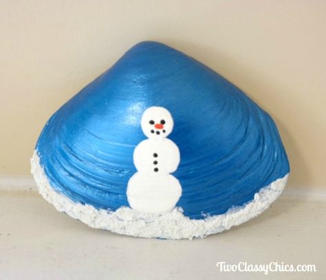 Craft Project: Snowman Painted Large Clam Seashells Christmas Seashells, Clam Shell Crafts, Beachy Crafts, Seashell Art Diy, Orange Craft, Shell Painting, Driftwood Diy, Shell Ideas, Shell Craft