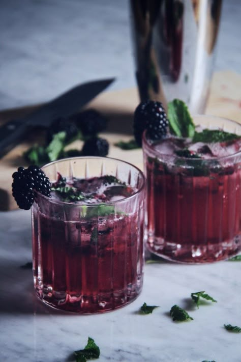 Blackberry Gin Cocktail Recipes, Blackberry Infused Gin, Witchy Gin Cocktails, Gin And Blackberry Cocktail, Black Gin Cocktail, Elderberry Gin Cocktail, Mulberry Gin Cocktail, Gin Bramble Cocktail, Blackberry Simple Syrup Cocktails