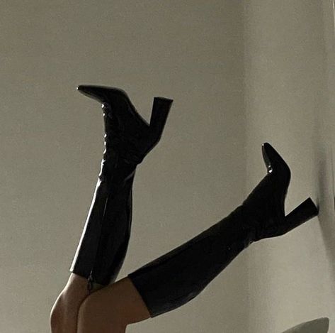 Boots Aesthetic, Heels Aesthetic, Dr Shoes, Gogo Boots, Aesthetic Shoes, Dream Shoes, Mode Inspiration, Cute Shoes, Black Heels