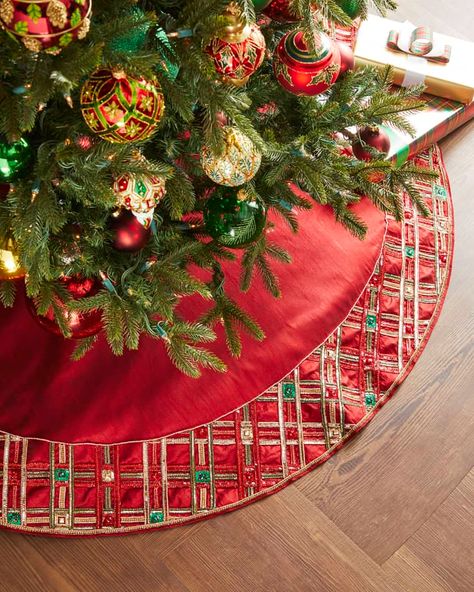 Christmas Garland Mantle, Plaid Tree Skirt, Christmas Hostess, Christmas Trimmings, Gingerbread Christmas Tree, Christmas Tartan, Luxury Christmas Tree, Pre Lit Christmas Tree, Tartan Christmas