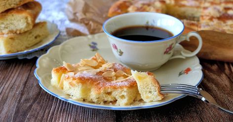 Traditional Butterkuchen Recipe (German Butter Cake) Butter Kuchen Recipe, German Butter Cake, Roasted Almond, Snack Cakes, Cake Tasting, Russian Recipes, German Food, Snack Cake, Butter Cake