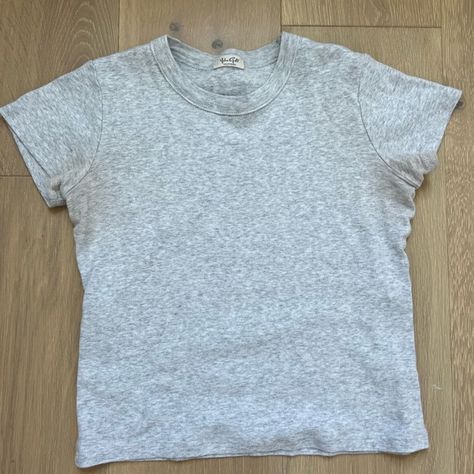 Brandy Melville Light Grey Basic T Shirt Brandy Melville Grey Top, Brandy Melville T Shirt, Brandy Melville Png, Brandy Melville Clothes, Brandy Melville Tshirt, Thrifting Manifestation, Brandy Shirt, Zelly Top, Brandy Melville Shirts