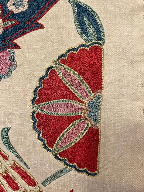 Suzani Pattern Design, Suzani Embroidery Motifs, Modern Textiles Patterns, Resort Concept, Winter Motifs, Bohemian Embroidery, Boho Textiles, Suzani Rug, Suzani Embroidery