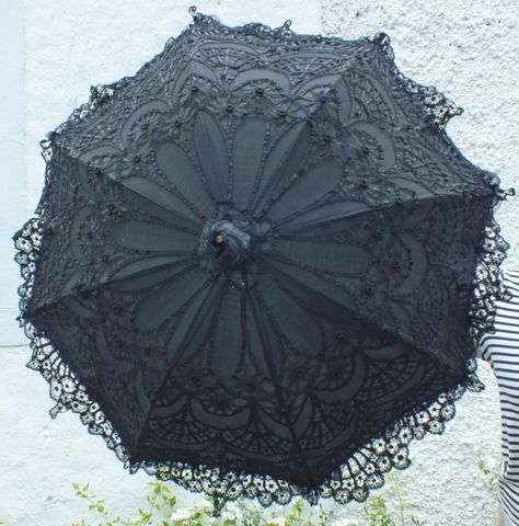 Amazing and perfect black lace Edwardian parasol Gothic Parasol, Whitby Goth Weekend, Black Parasol, Beautiful Umbrella, Vampire Wedding, Lace Umbrella, Lace Parasol, Cute Umbrellas, Modern Wedding Flowers