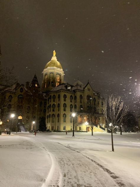 Snowy University, Saint Mary’s College Notre Dame, Notre Dame University Aesthetic, Northeastern University Aesthetic, Notre Dame Aesthetic, Notre Dame Campus, Notre Dame College, Winter Semester, College Vision Board