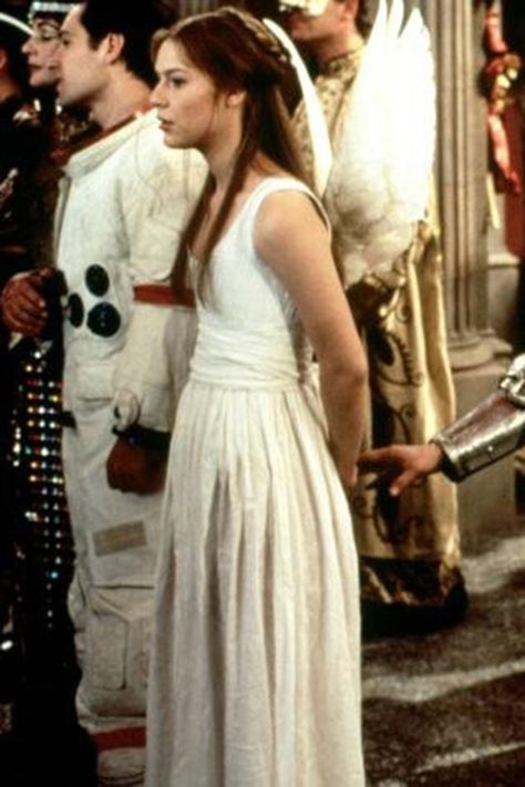 Claire Danes Juliet, Dresses From Movies, White Angel Dress, Romeo And Juliet 1996, Romeo And Juliet Costumes, Romantic Halloween, Juliet 1996, Angel Halloween Costumes, Hallowen Ideas