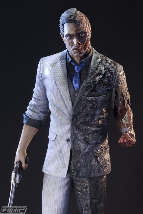 We have photos and new info on the upcoming Batman: Arkham Knight – Two Face 1/3 Scale Statue by Prime 1 Studio. This massive statue stands at just over 31″ tall. It has an extremely limited run of just 700 worldwide. It will be priced at 108,000 Yen (about $983 USD). District Attorney Harvey Dent was one of Batman’s strongest allies in Gotham City, until a criminal threw acid in Dent’s face, hideously scarring him. The wounds fractured his psyche, and he was reborn as a schizoid criminal ma... Carmine Falcone, Two Face Batman, New Sketchbook, Prime 1 Studio, Harvey Dent, District Attorney, Comic Villains, Two Face, Batman Arkham Knight