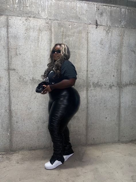 Leather Pants Outfit Black Women Plus Size, Leather Pants Outfit Going Out Plus Size, Urban Plus Size Fashion For Women Black, Leather Pants Plus Size Outfit, Plus Size Winter Outfits Black Women, Urban Plus Size Fashion, Winter Outfits Black Women, Leather Shorts Outfit, Essence Fest