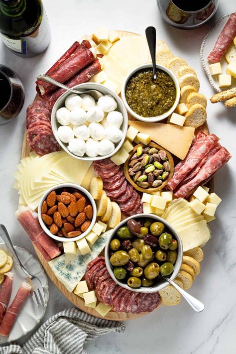 Easy Cheese Board, Cheese Board Easy, Charcuterie Board Meats, Octoberfest Food, Meat Platter, Party Food Buffet, Catering Ideas Food, Charcuterie Inspiration, Easy Cheese