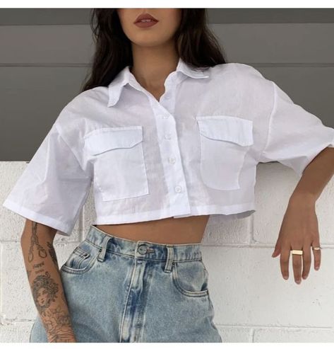 Crop top for women Camisa Crop Top Outfit, White Cropped Shirt Outfit, Oversized White Shirt, Crop Top For Women, Shirt Crop Top, Effortlessly Chic Outfits, Looks Black, Crop Top Outfits, Casual Chic Outfit