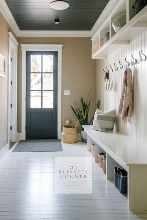 mudroom ideas Large Family Mudroom, Open Mudroom, Mudroom Organization Ideas, Mudroom Built Ins, Contemporary Mudroom, Mudroom Office, Mudroom Designs, Modern Mudroom, Mudroom Ideas Entryway