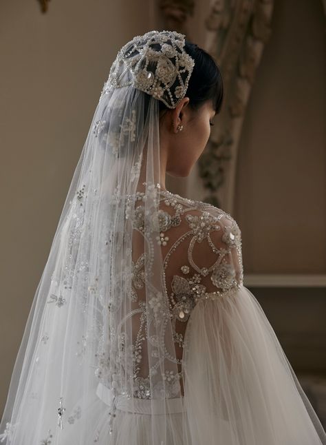 Dress With Veil, Elie Saab Bridal, Bridal Veils And Headpieces, Wedding Dress With Veil, Wedding Headpiece, Wedding Veils, Spring 2023, Wedding Veil, Bridal Veil