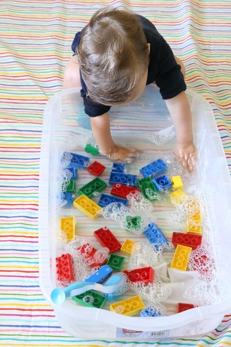 Diy Sensory Play, Baby Zintuiglijk, Diy Sensory, Imagination Tree, Sensory Activities Toddlers, Gross Motor Activities, Easy Activities, Sensory Bin, Busy Toddler