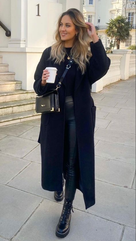 Black Wool Coat Outfit, Black Coat Outfit Winter, Long Black Coat Outfit, Black Coat Outfit, Long Coat Outfit, City Break Outfit, Black Dress Coat, Long Black Sweater, Winter Coat Outfits