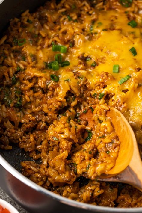 Taco Rice is an easy one-pan dinner combining all of your favorite Tex-Mex ingredients, including seasoned ground beef, salsa, and cheese! Tex Mex Rice Casserole, One Pot Meals Healthy Ground Beef, Different Dinner Ideas Ground Beef, Ground Meat Casserole Easy Dinners, Meals For Ground Beef, Skillet Taco Rice, Hamburger Helper Taco Rice, Ground Beef And Spanish Rice Recipes, Dinner No Meat Recipes