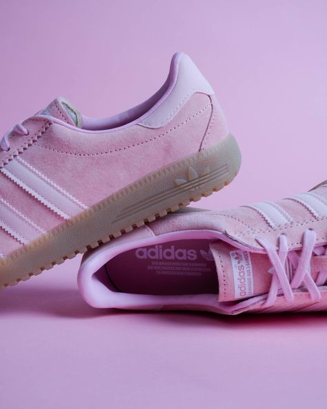 Adidas Bermuda Pink, Adidas Bermuda, Jordan Shoes Girls, Gym Gear, Pink Adidas, Gym Shoes, Latest Sneakers, Trending Sneakers, Shoe Inspo