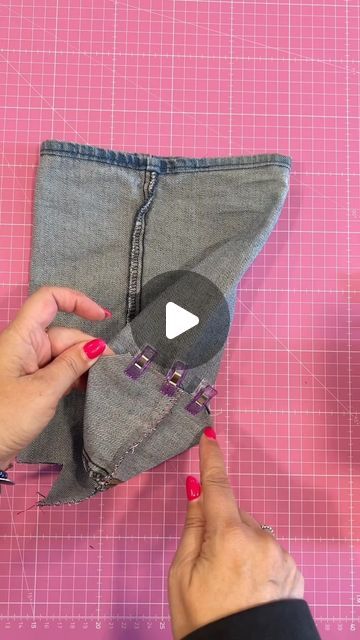 What To Make Out Of Old Jeans, Jean Pocket Crafts, Jean Upcycle Diy, Denim Diy Upcycling, Jeans Diy Upcycle, Recycle Jeans Projects, Recycled Denim Projects, Denim Jeans Diy, Diy Jeans Crafts