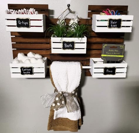 Dollar Store Home Decor, Crate Crafts, Dollar Tree Diy Organization, Chalkboard Tags, Dollar Store Diy Organization, Magic Crafts, Bathroom Organization Diy, Dollar Store Diy Projects, Decorate Home