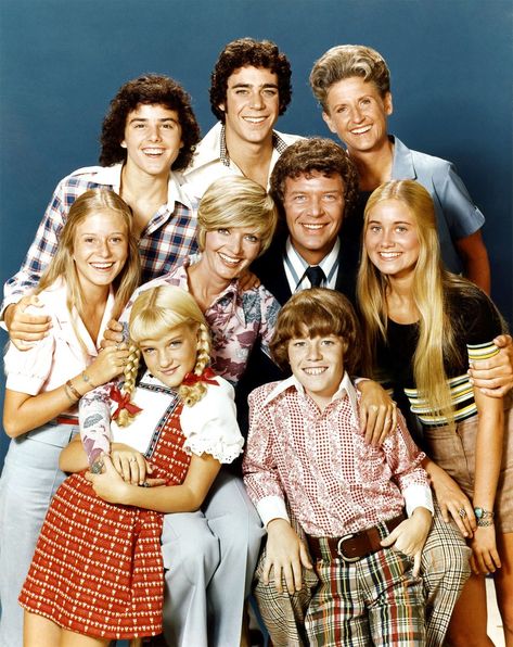 Eve Plumb, Robert Reed, Tv Dads, Maureen Mccormick, Rachel Ward, Hgtv Shows, Hgtv Star, Brady Bunch, Italo Disco