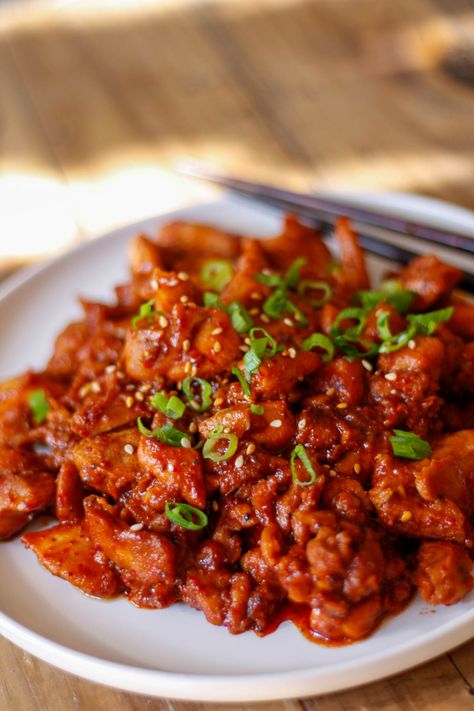 Spicy Chicken Bulgogi Recipe, Spicy Chicken Bulgogi, Chicken Bulgogi Recipe, Weekend Dinner Ideas, Cooking Like A Chef, 5 Star Michelin, Chicken Bulgogi, Apartment Recipes, Macro Food