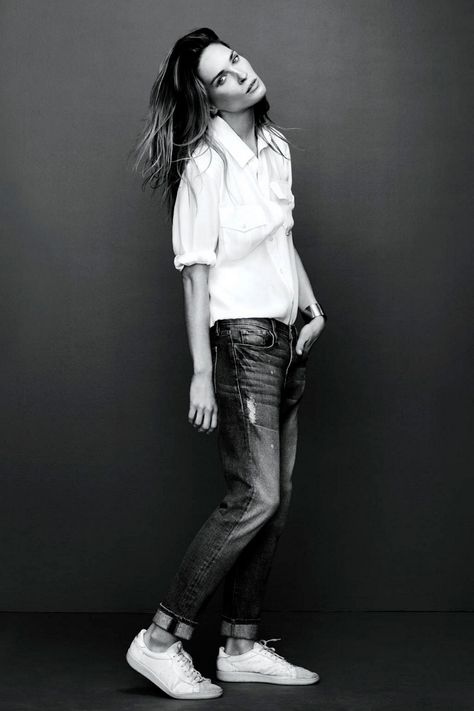 Shirts-Inspiration-Style-White_Shirt-Stripes-12 Erin Wasson Style, Sports Chic Outfit, Mode Editorials, Erin Wasson, Tomboy Chic, Look Plus, Looks Style, Frame Denim, The Wind