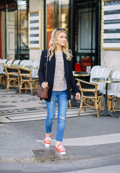 How to wear sneakers like a French woman? Red Converse Outfit, Kasia Tusk, Nike Tights, How To Wear Sneakers, New Nike Shoes, Red Converse, Prep Style, Nike Shoes Outfits, Shoes Outfit Fashion