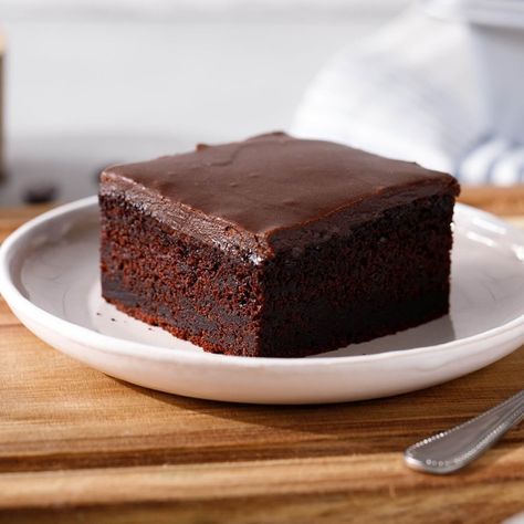 Super Moist Chocolate Cake Recipe Best Chocolate Cake Frosting, Choco Cake Recipe, Dark Chocolate Fudge Cake Mix Recipes, Chocolate Chocolate Cake Recipe, Boxed Chocolate Cake Recipes, Home Made Chocolate Cake Recipes, Wet Chocolate Cake, Easy Moist Chocolate Cake Recipe, From Scratch Chocolate Cake