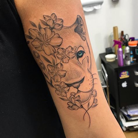 Lioness Tattoo For Women Arm, Lioness Tattoo Design, Lioness Tattoo, Sister Tattoo, Lilly Flower, Leo Tattoos, Paw Tattoo, Flower Sleeve, Sister Tattoos