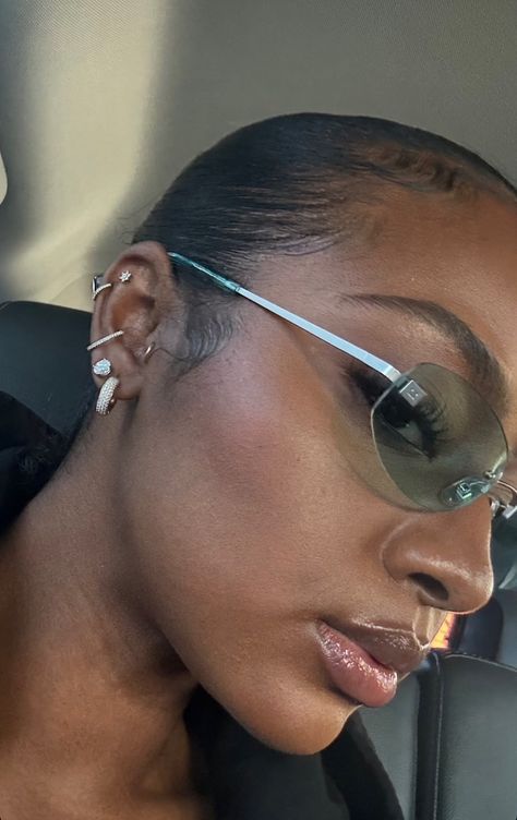 Justine Skye Ear Piercings, Justine Skye Piercings, Ear Stack Black Woman, Lori Harvey Ear Piercing, Lori Harvey Piercings, Rihanna Piercings, Justine Skye Style, Justin Skye, Dreamy Accessories