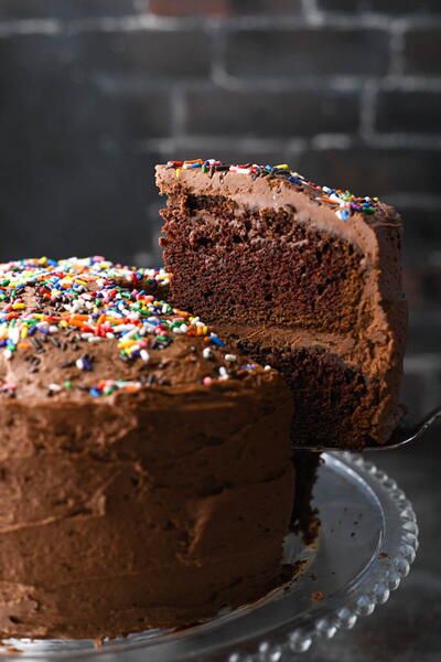 Amish Chocolate Cake Homemade Chocolate Buttercream Frosting, Homemade Cake Recipes Chocolate, Homemade Chocolate Cake, Light Cakes, Easy Chocolate Cake, Dessert Bar Recipe, Chocolate Buttercream Frosting, Sunday Suppers, Bar Recipe