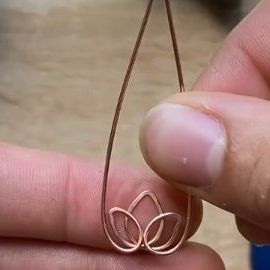 Flower Shape Earrings With Ear Wire For Gift, Flower Pendant Jewelry With Ear Wire For Gift, Wire Wrapped Flower Pendant Jewelry Gift, Wire Lotus Flower, Lotus Wire Wrap, Wire Lotus Tutorial, Jewelry Holders, Wire Flowers, Pendant Tutorial