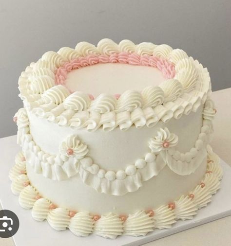 Bolo Vintage, Vintage Birthday Cakes, Cupcake Cake Designs, Cupcakes Decorados, Simple Cake Designs, Mini Cakes Birthday, Creative Cake Decorating, Pretty Dessert, Simple Birthday Cake