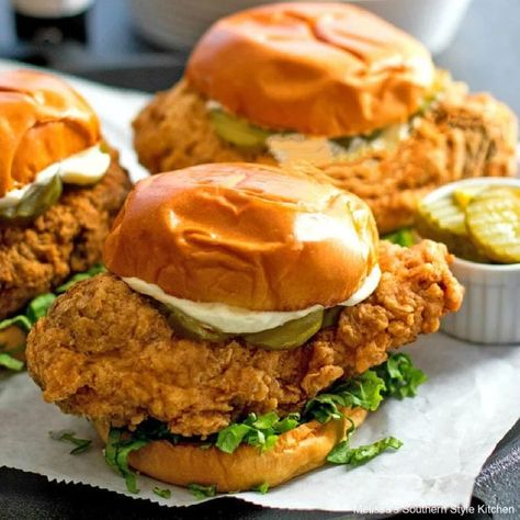 Crispy Chicken Sandwich, Fried Chicken Sandwiches, Crispy Chicken Burgers, Chicken Sandwich Recipe, Crispy Chicken Sandwiches, Chicken Sandwich Recipes, Sandwich Ingredients, Chicken Sandwiches, Fried Chicken Sandwich