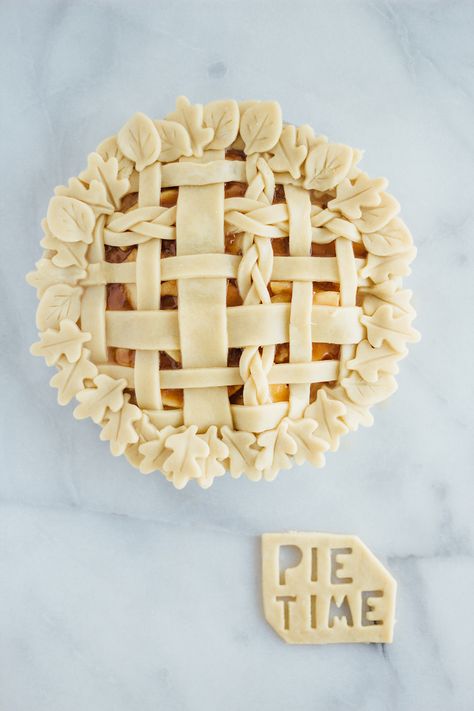 Apple Pie Decoration, Granny Smith Apple Pie, Apple Pear Pie, Fancy Pie Crust, Pie Game, Lattice Pie Crust, Decorative Pie Crust, Pie Crust Designs, Types Of Pie