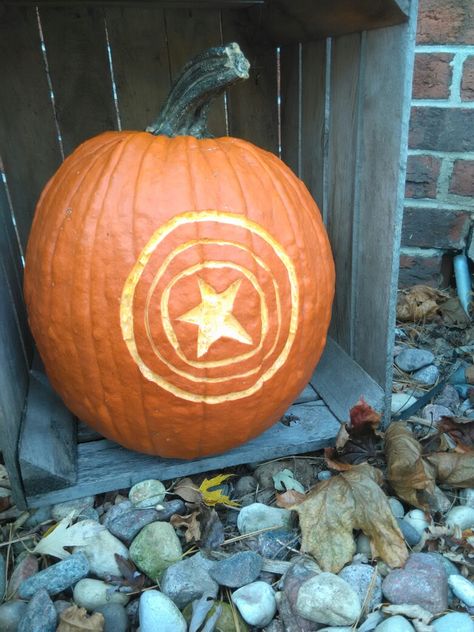 Captain America's shield America Pumpkin Carving, Captain America Pumpkin, Iron Man Pumpkin, Captain America Mask, Captain America Star, Captain America Logo, Captain America Shield, Color Pages, Marvel Superhero