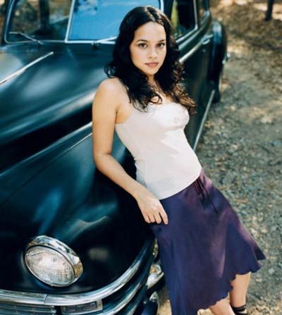 Norah Jones - one of my favorite female singers..she's so beautiful. Nora Jones, Norah Jones, Stay With Me, Beautiful Voice, If I Stay, Female Singers, All Music, Music Love, My Favorite Music