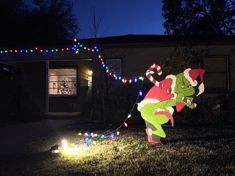 The Grinch is stealing my christmas lights!!! Grinch Stealing Lights, Grinch Christmas Lights, Outdoor Christmas Diy, Christmas Lights Outside, Grinch Decorations, Grinch Christmas Party, Whoville Christmas, Diy Christmas Lights, Hanging Christmas Lights