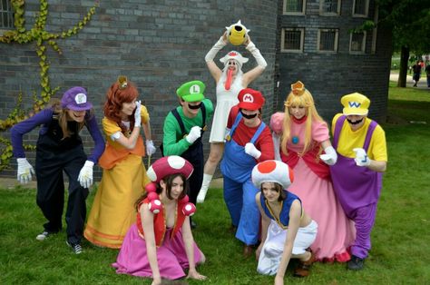 Big Group Halloween Costumes, Super Mario Bros Costumes, Mario Bros Costume, Mario Halloween Costumes, Super Mario Costumes, Mario Cosplay, Theme Carnaval, Family Halloween Costume, Mario Costume