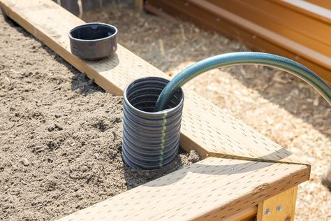 Learn how to install the irrigation system in a self-watering raised bed with this helpful step by step guide. Raised Garden Beds Irrigation, Watering Raised Garden Beds, Garden Watering System, Vegetable Garden Raised Beds, Planter Beds, Building A Raised Garden, Diy Raised Garden, Raised Garden Beds Diy, Self Watering Planter