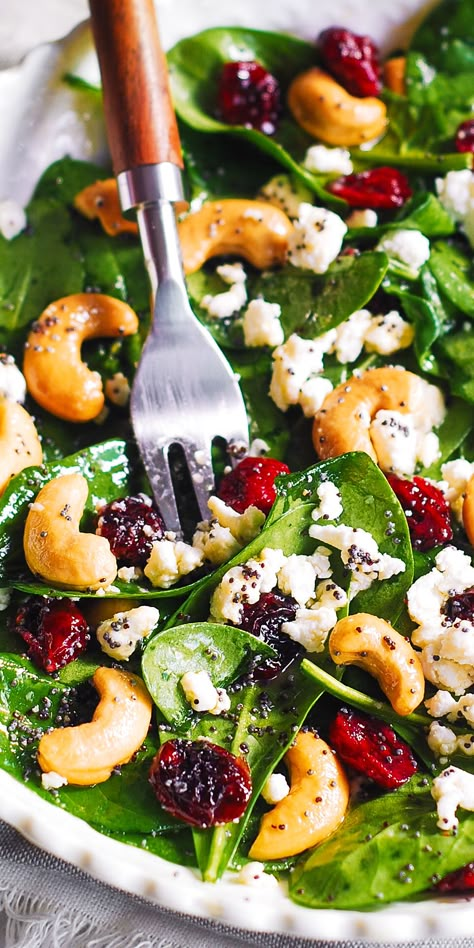 Cranberry Spinach Salad with Cashews and Goat Cheese Spinach Salad With Cranberries, Salad Cranberries, Salad With Cashews, Orzo Salat, Cranberry Spinach Salad, Salad With Cranberries, Salad Appetizer Cups, Spinach Salad Recipes, Goat Cheese Salad