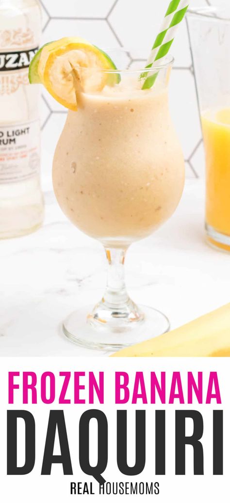 Tropical Frozen Drinks Alcohol, Banana Rum Drinks Recipes, Alcoholic Summer Drinks, Frozen Alcoholic Drinks Recipes, Banana Daquiri, Frozen Daiquiri Recipe, Frozen Mixed Drinks, Banana Daiquiri, Banana Cocktails