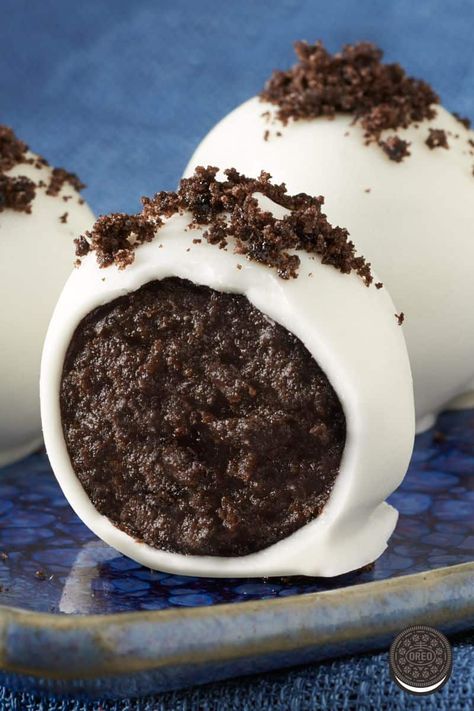 Oreo Cream Cheese Balls | | Holidays No Bake Cookie Balls Recipe, Oreo Cookie Balls Recipe, Cookies Cream Cheese, Cookie Balls Recipe, White Chocolate Oreos, Oreo Cookie Balls, Cookie Balls, Cake Ball, Chocolate Oreo