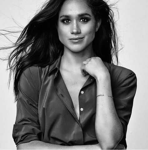 Meghan Markle Photoshoot, Portait Pose, Photo Headshots, Meghan Markle Hair, Meghan Markle Suits, Meghan Markel, Megan Markel, Business Portraits Woman, Meghan Markle Outfits