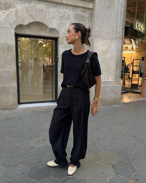 BLANCA ARIMANY | Paseando con @lucas_prada_ 🍦with matching outfit ahaah Who copies whom? - #couples #fashion #barcelona #pinterestaesthetic… | Instagram Spanish Outfits Street Style, Barcelona Outfits, Casual Dinner Outfit Summer, Chica Chola, Spanish Outfits, Dinner Outfit Casual, Couples Fashion, European Street Style, Latina Outfits