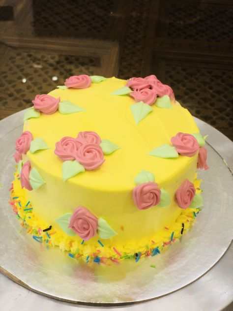 Pinapple Cake Designs, Pineapple Cake Design Ideas, Pineapple Cake Design, Pineapple Cake Decoration, Doll Cake Designs, Anniversary Cake Designs, Cake Designs For Kids, Chocolate Cake Designs, Creative Cake Decorating