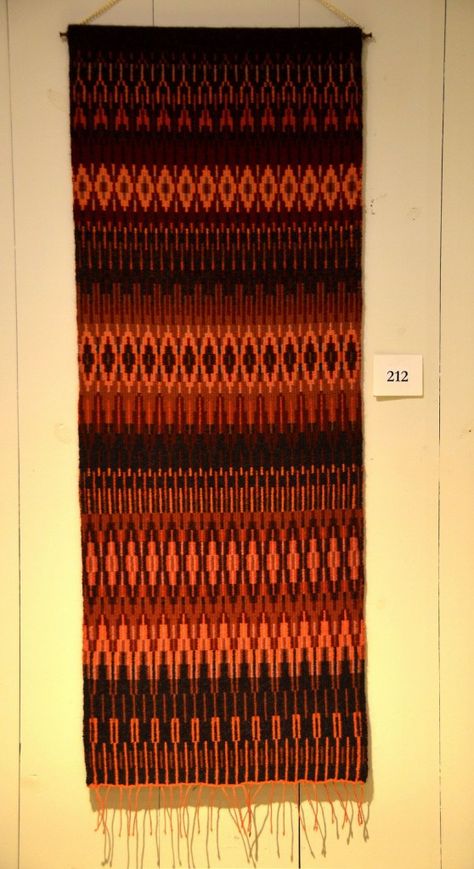 Krokbragd Weaving, Rep Weave, Deflected Double Weave, Fiber Weaving, Scandinavian Textiles, Knitting Fair Isle, Swedish Rug, Navajo Weaving, Weaving Loom Projects