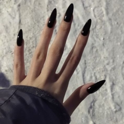 Black Acrylic Nail Designs, Vampire Nails, Black Almond Nails, Band Nails, Art Designs Ideas, Black Acrylic Nails, Gothic Nails, Goth Nails, Classy Acrylic Nails