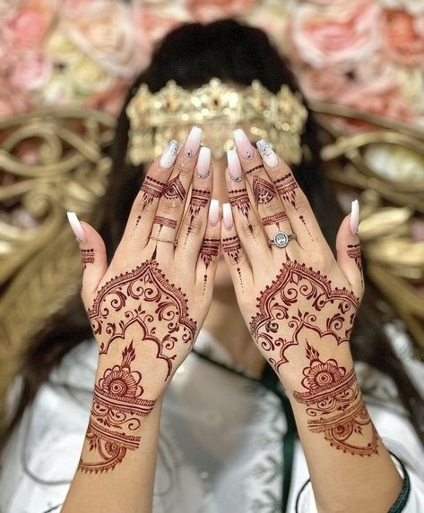 bridal henna design wedding henna Wedding Mendhi Brides, Henna Designs Traditional, Indian Bridal Nails, Bridal Henna Design, Bridal Nails Designs, Finger Henna Designs, Rare Features, Bridal Nail Art, Bridal Henna Designs